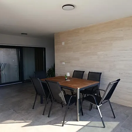 Srdarovic Apartment *